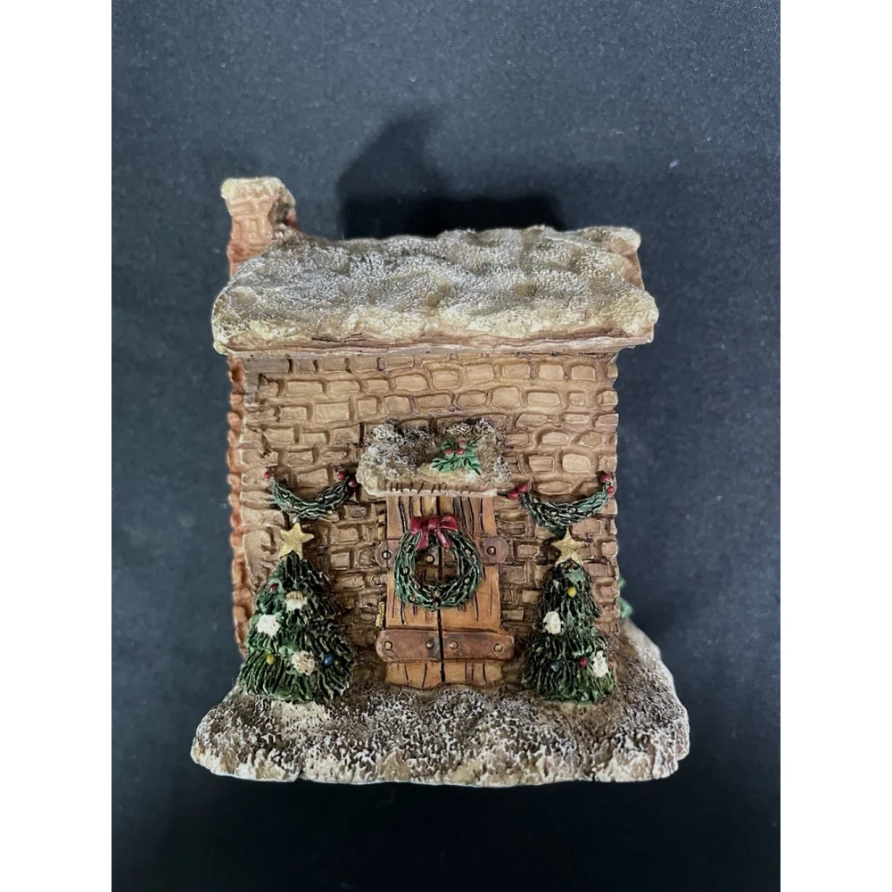 Windsor Collection 25446 Resin Hinged Cottage Christmas Scene Santa Claus